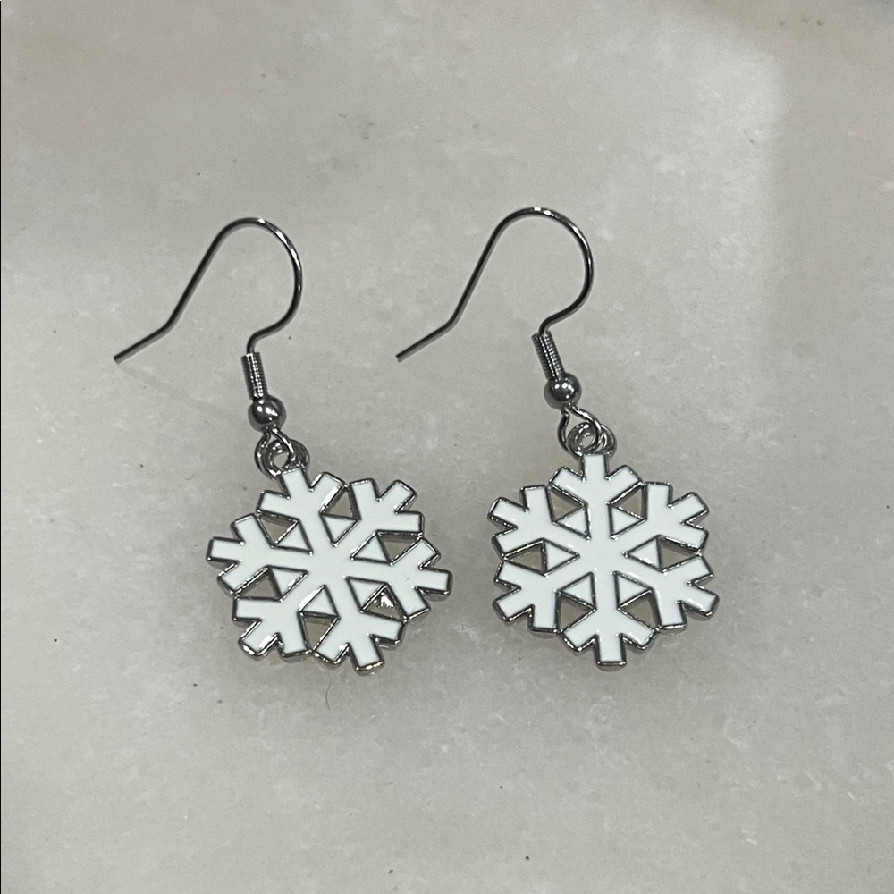 Chic Snowflake Earrings in Silver and White